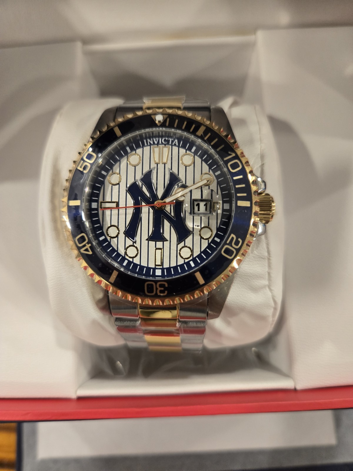 Invicta Pro Diver MLB New York Yankees Men’s Quartz Watch 49857 Baseball 43mm