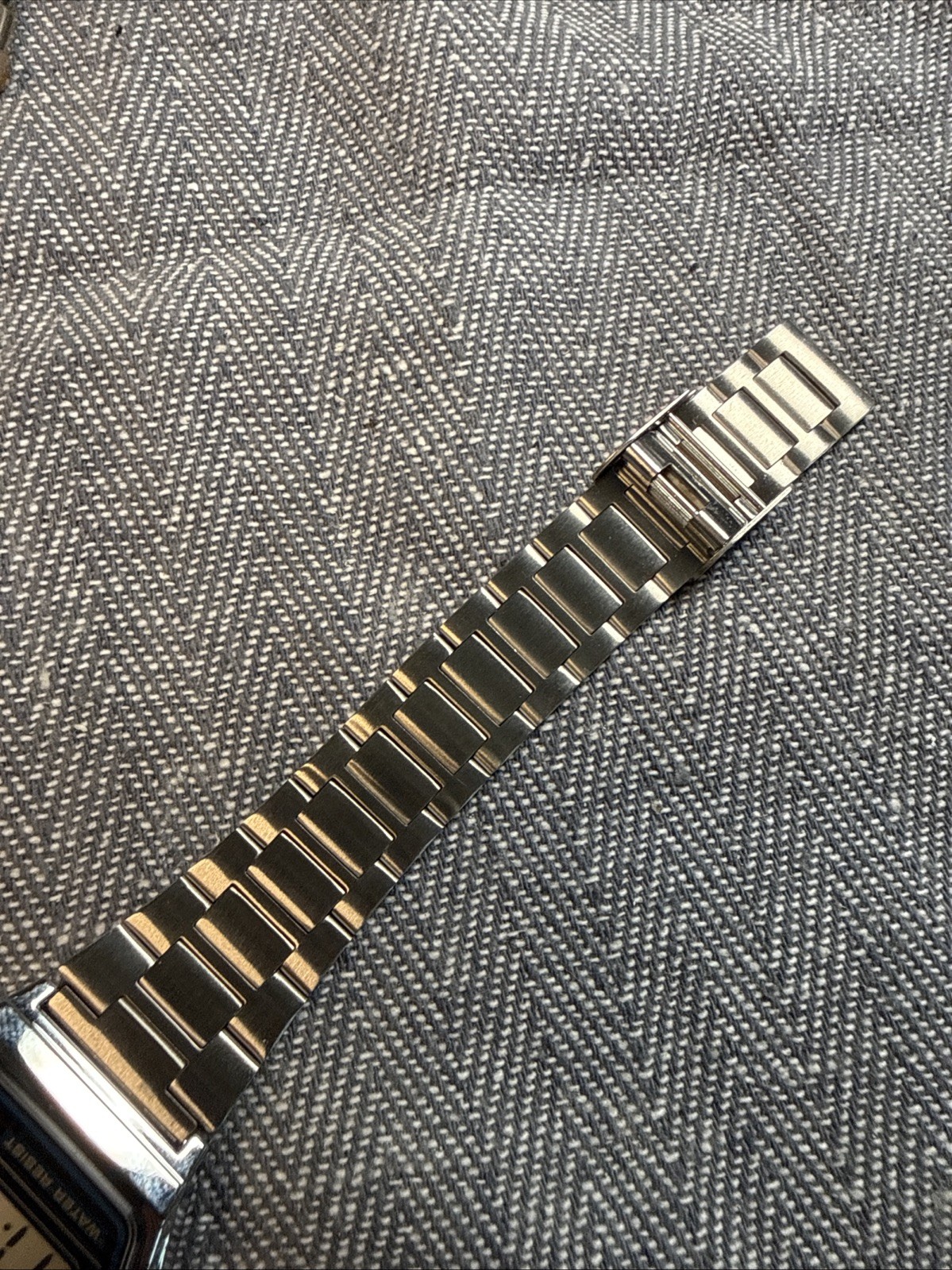 Casio A158W Digital Quartz Wristwatch Alarm Chronograph Steel Bracelet Silver