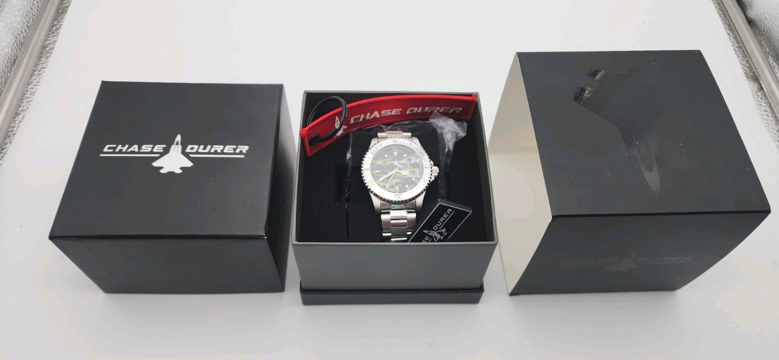 NIB Chase Durer Diver CDW-0131 40mm Men’s Stainless Steel Watch – Running