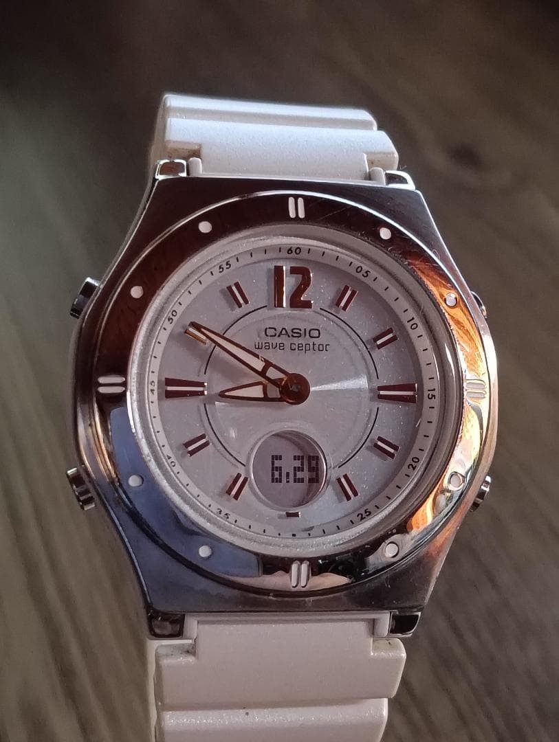 CASIO Wave Ceptor Solar Radio-Controlled Watch LWA-M142