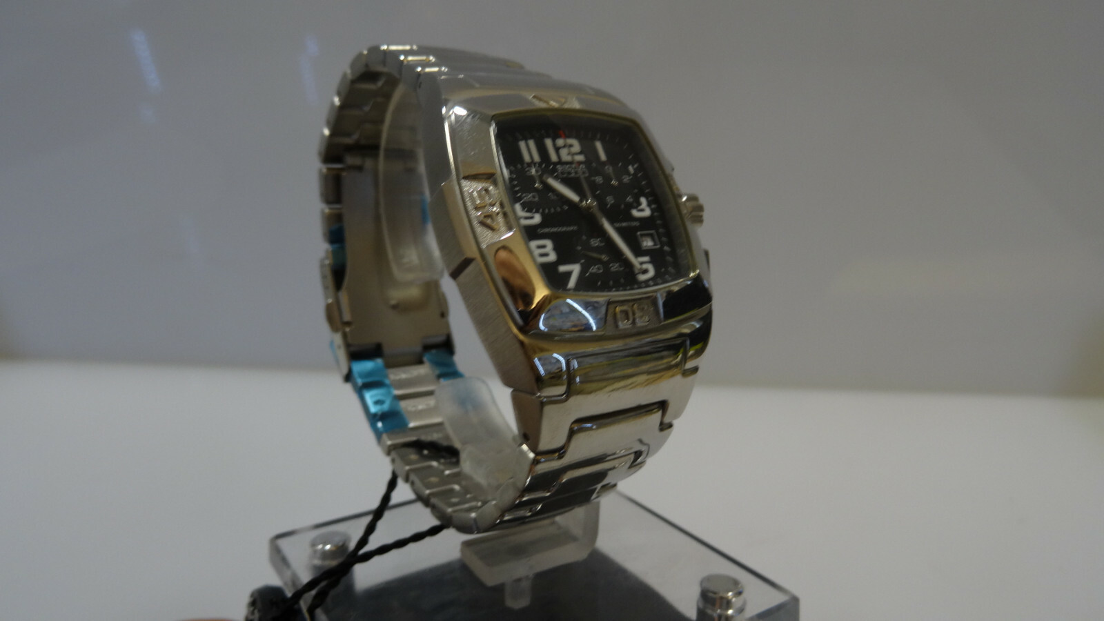 SECTOR 230 CHRONOGRAPH MINERAL GLASS MIRROR FINISH 100MT Quartz – NEW-