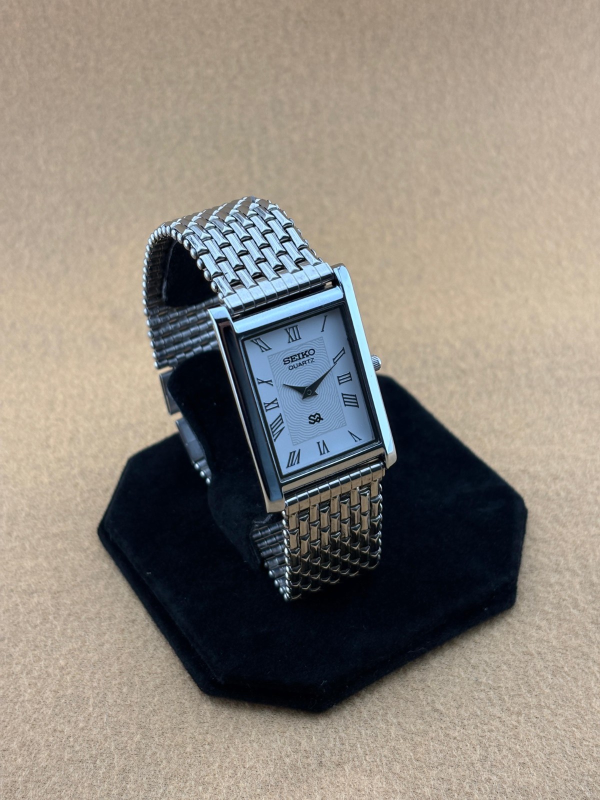 WHITE DIAL Vintage Seiko Slim Quartz men’s Wristwatch