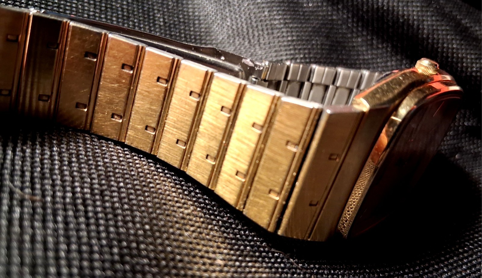 1985 Seiko SQ Golden Sunburst Dial Men’s Sport’s Watch Slim