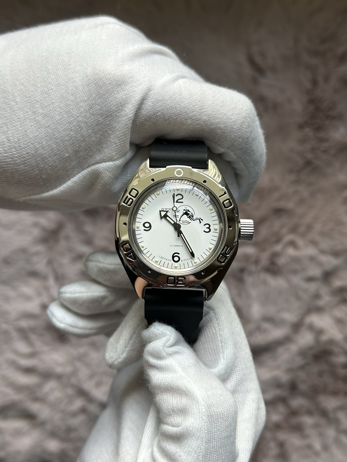 Vostok Amphibia (670920) Scuba Guy Diver Automatic Wristwatch White 31 Jewel