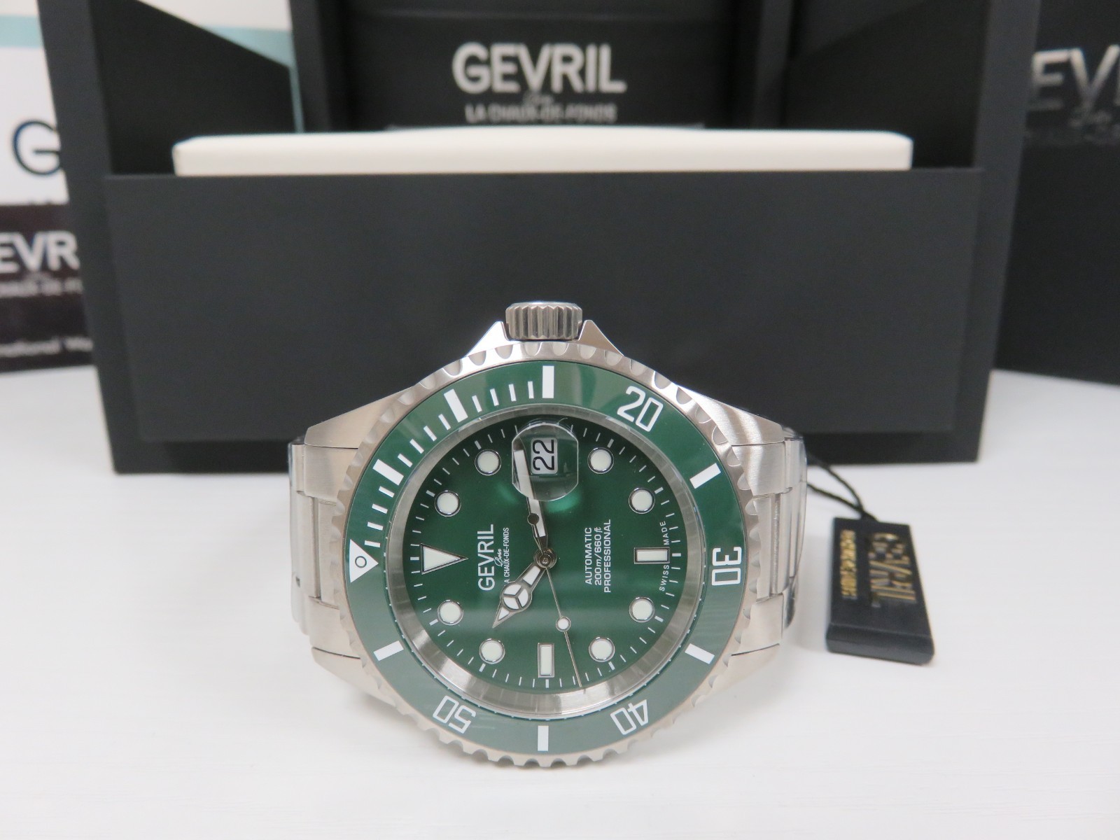 Gevril 4859B Men’s Wall Street Swiss Automatic SW200 Green Ceramic Bezel Watch
