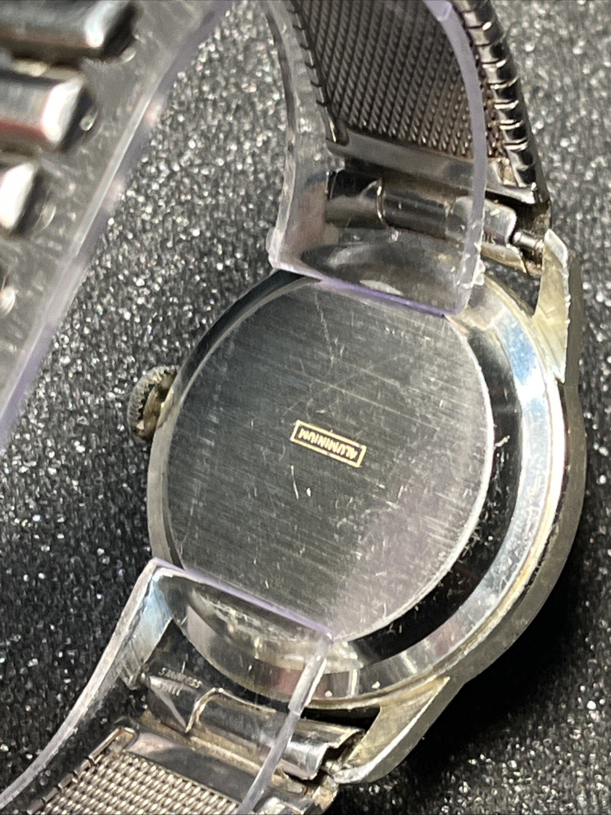 Vintage Newbrook Swiss Date Men’s Lifetime Mainspring Anti-Magnetic Wristwatch