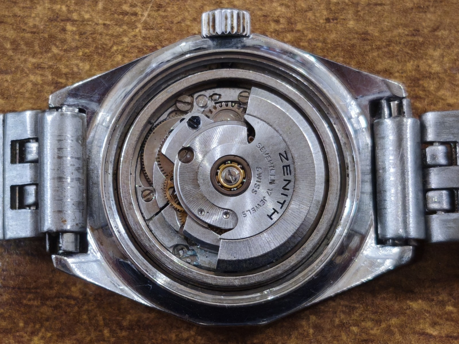 ZENITH DEFY AUTOMATIC EARLY 1970s screw crown