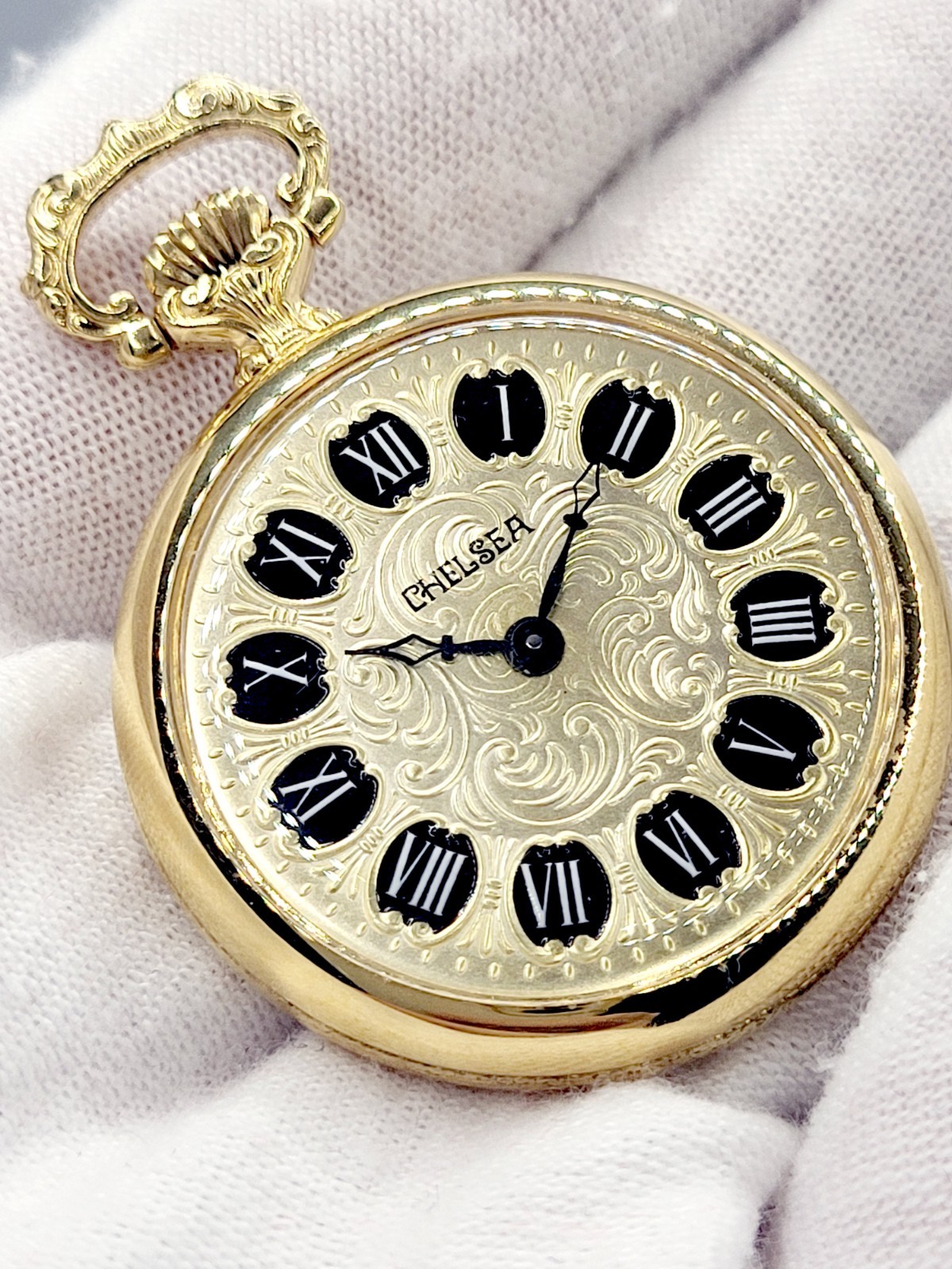 Swiss [WORKS] Chelsea 32mm Wind-up Women’s Pocket Watch Gold Roman Numeral Dial