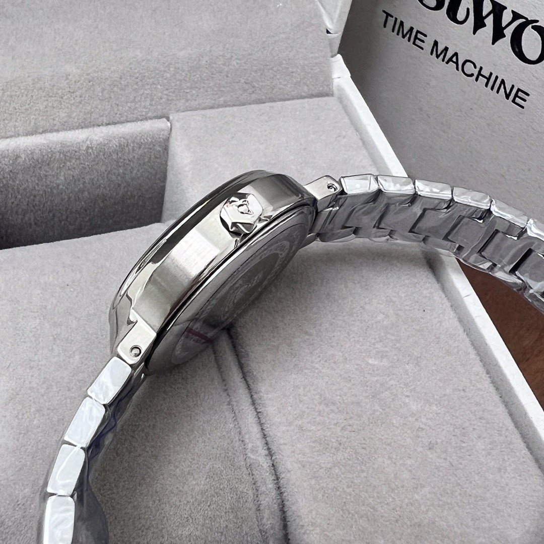 Vivienne Women’s Quartz Oval-shaped Watch Silver Dial Stainless Steel Strap