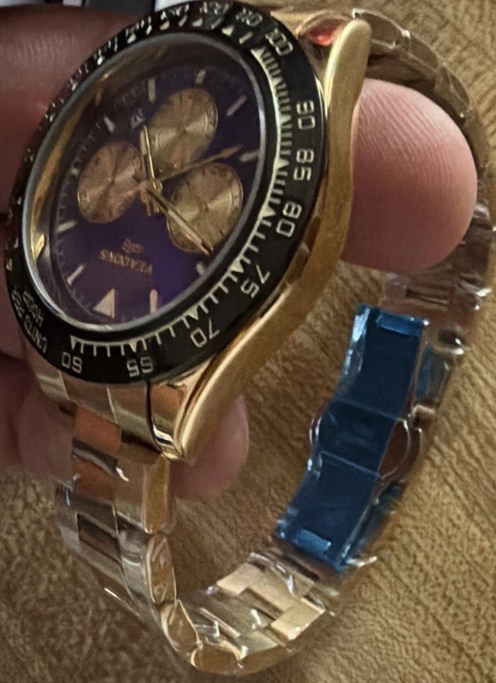 Men’s Classic Gold And Blue Face Watch