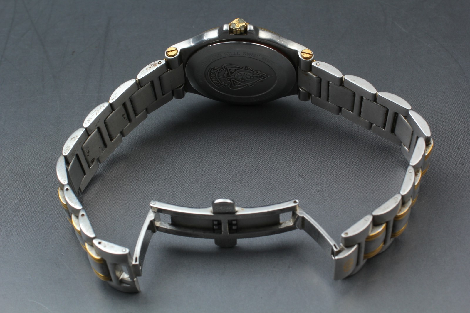 [Exc+5] Gucci 9040M Two Tone Quartz Men’s Watch From JAPAN