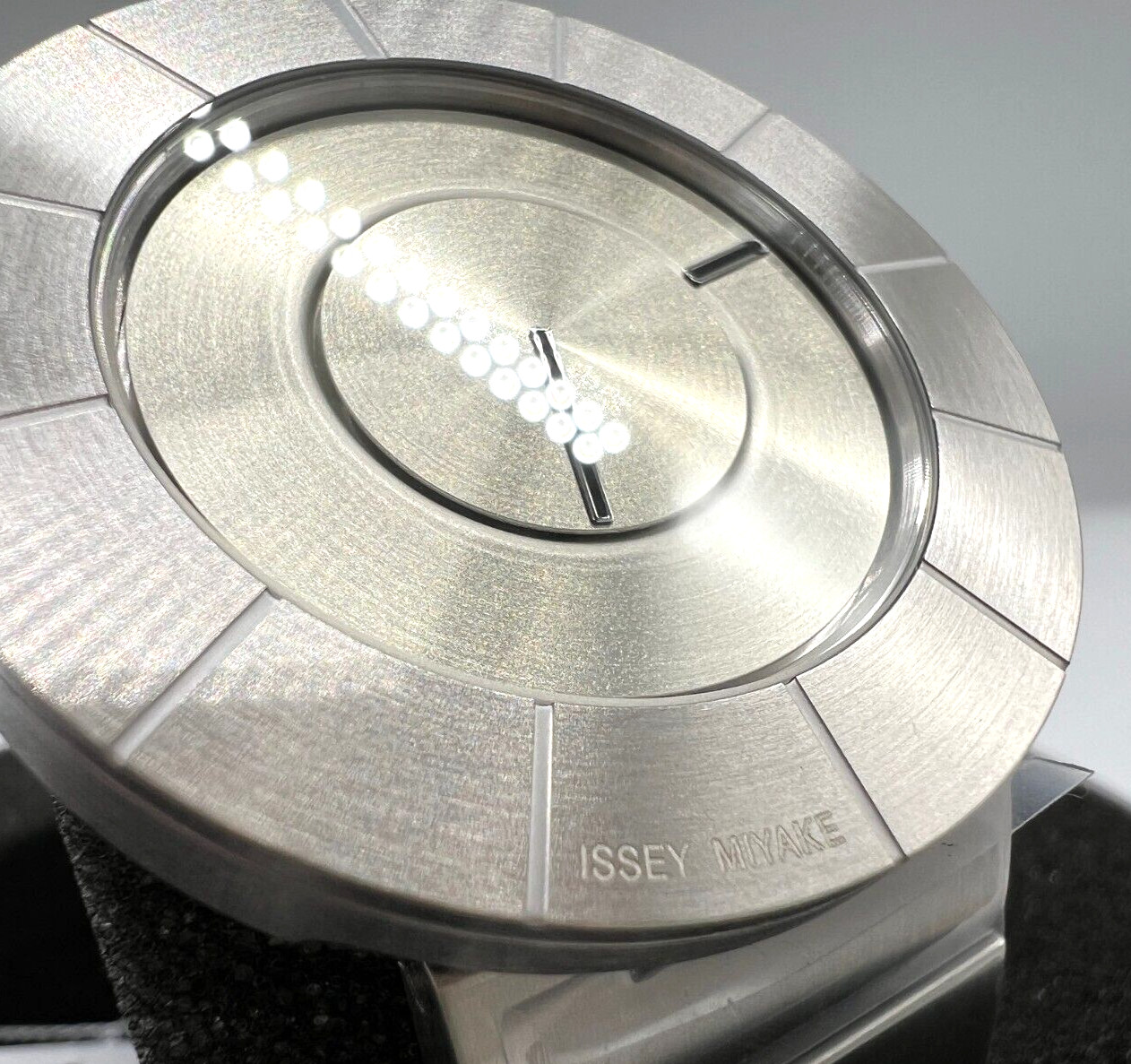 Issey Miyake To NY0N001 Tio Yoshioka Tokujin Designed IM-SILAN001 Wrist Watch