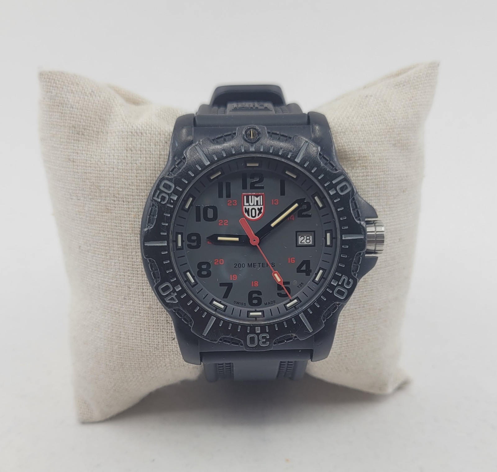 * Luminox BlackOps Land Quartz Gray Dial Men’s Watch XL.8882.F (Pre-Owned)