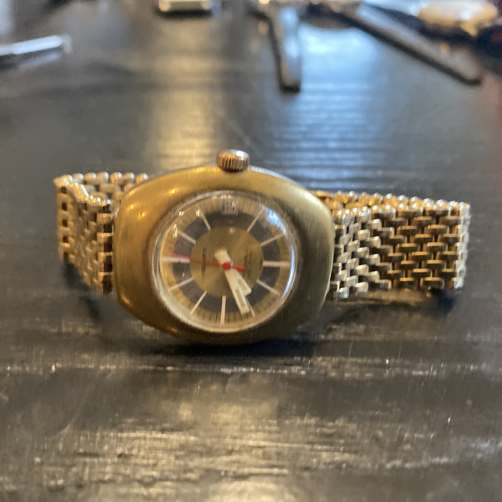 NEUVEX Swiss Watch Mechanical Wind Oval Women’s