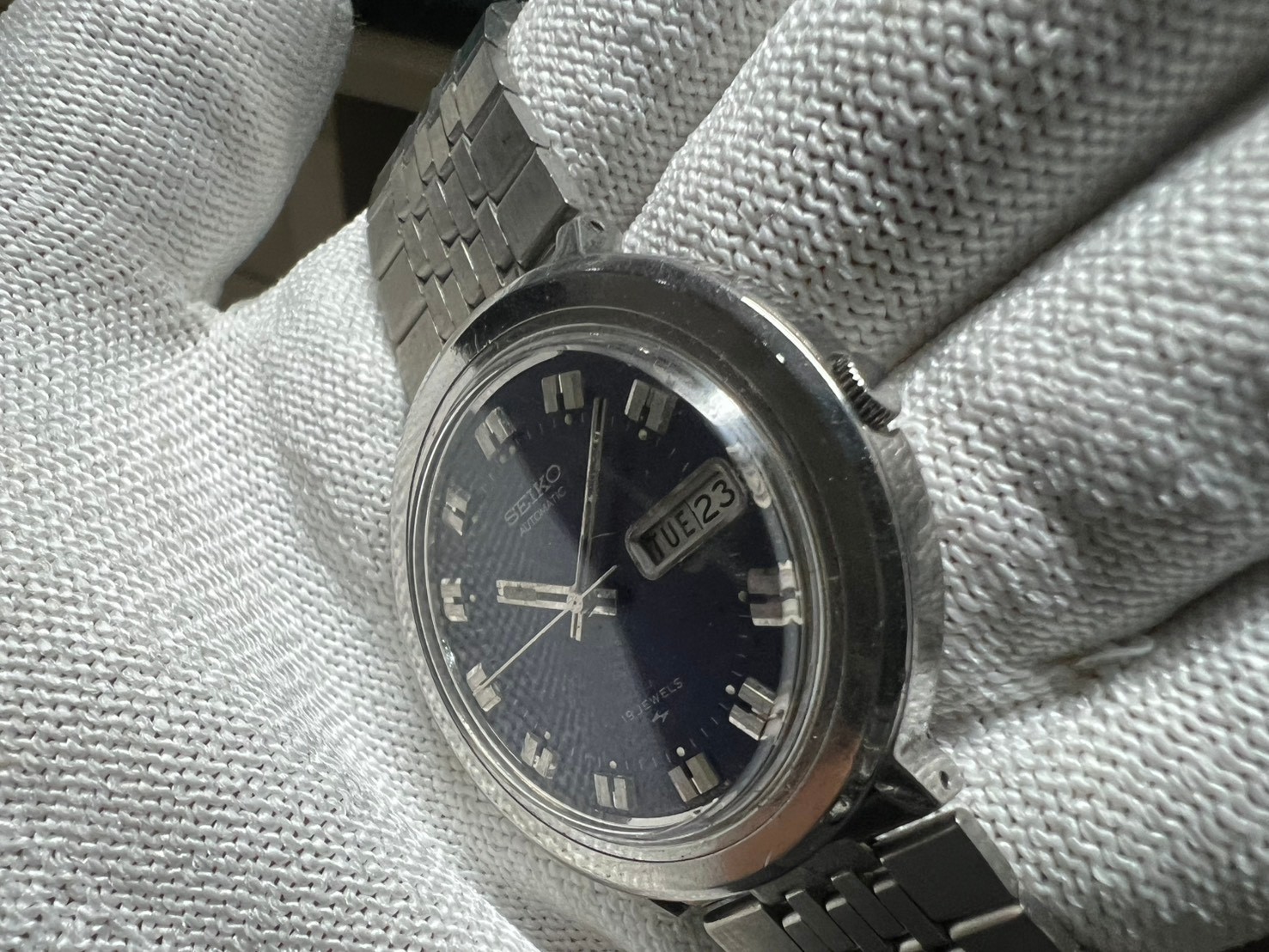 6. Seiko cal 7006 blue dial day date 19 Jewels 38.8 mm sell as part need service
