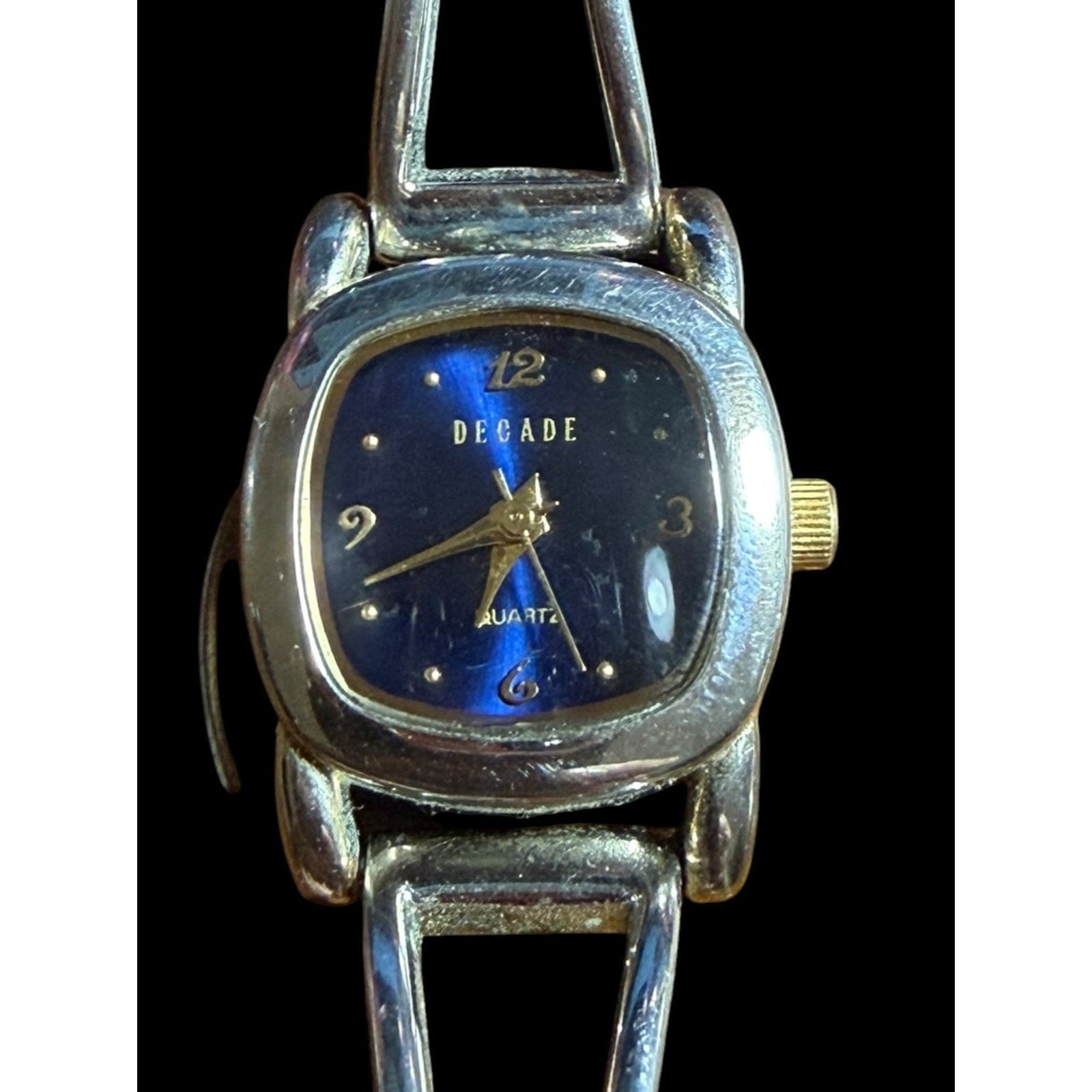 Decade Women’s Quartz Watch Silver Tone Bracelet Blue Dial Cushion Case Vintage