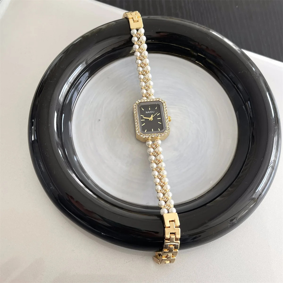 Pearl Strap Ladies Watch – 2.2×2.5cm (0.9×1in) Quartz, Luxury Gift